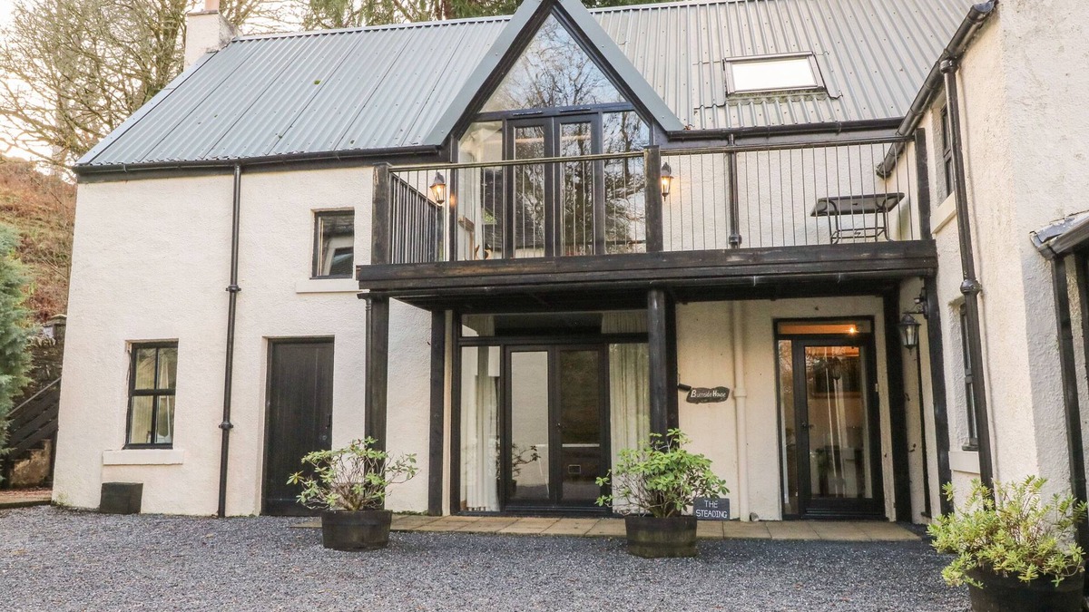 Dalmally Cottage | THE STEADING, family friendly, character holiday cottage in Lochawe