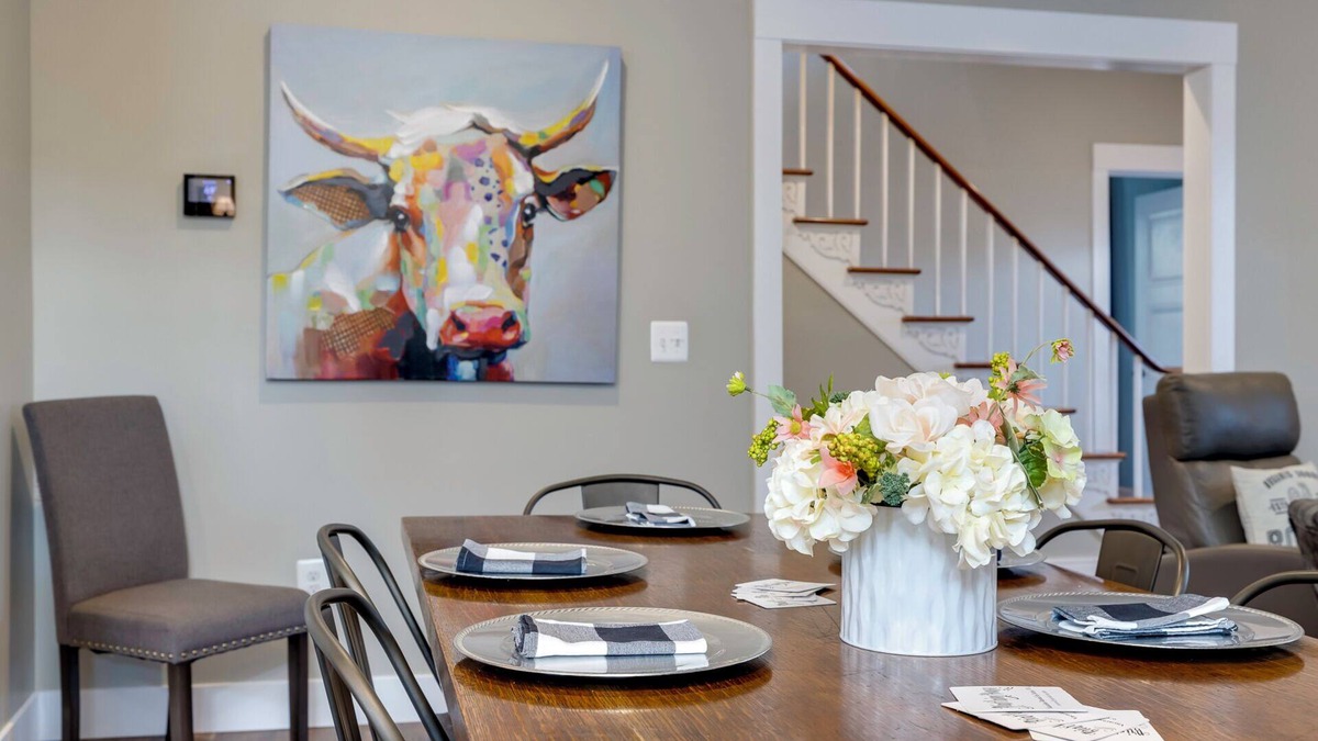 Luray House | The Sterling- walk to everything Luray has to offer! Chef available