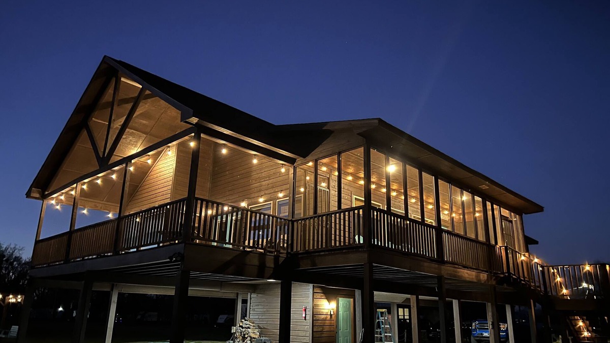 Yantis House | The Stilt House on Lake Fork-Relax and Enjoy our Amenities