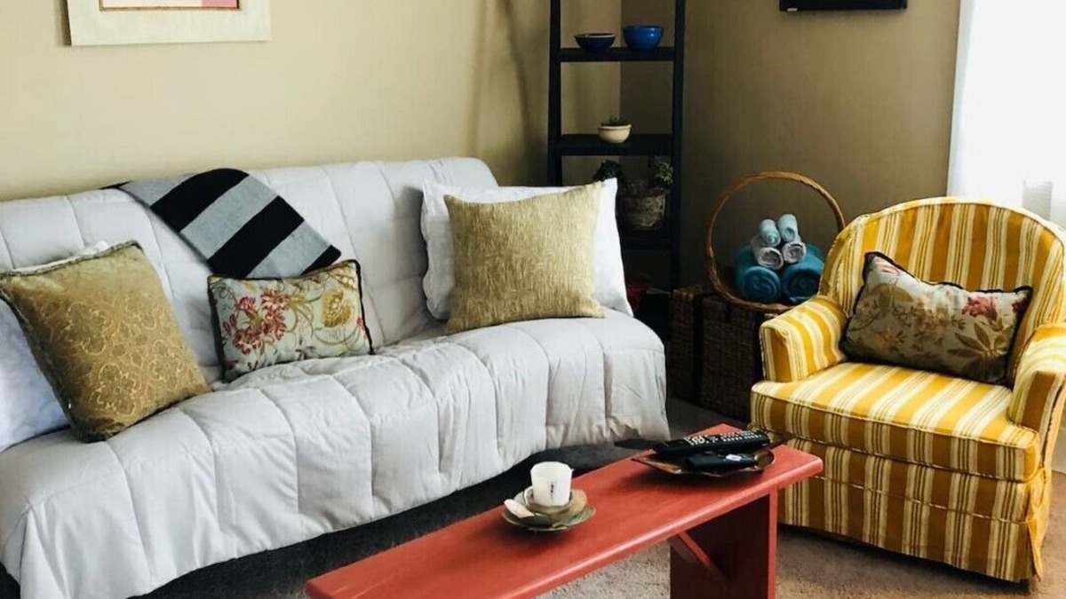 Winchester Apartment | The Stock Exchange downtown 3rd floor studio apt