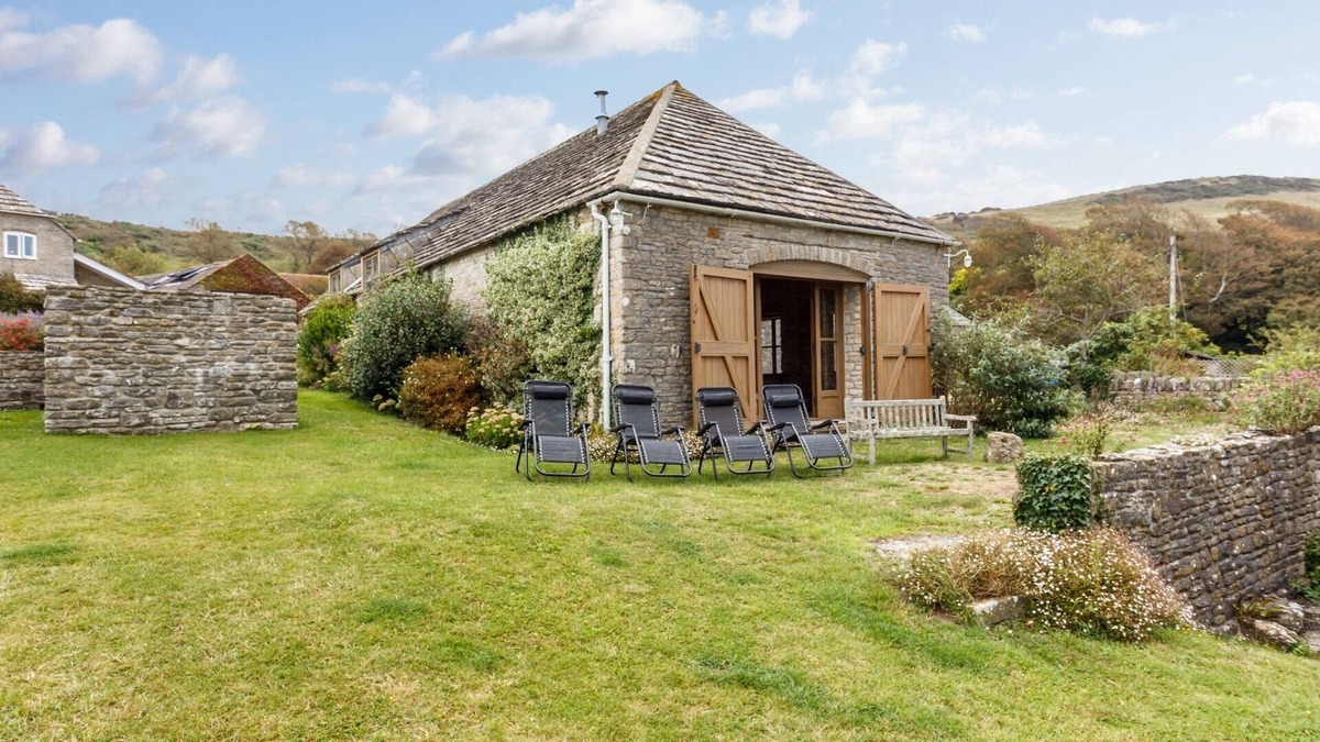 Kimmeridge Cottage | The Stone Barn - 5 bed cottage with sea views