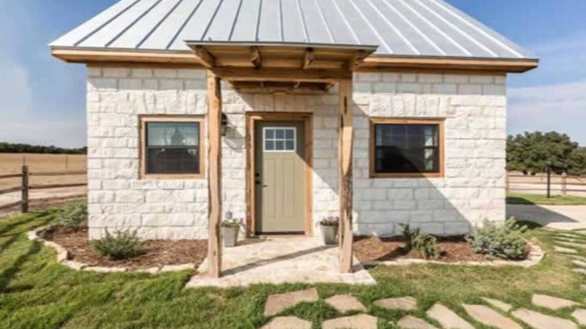 Grapetown Cottage | The Stone Cottage for 2 @ TimberRose Ranch hot tub
