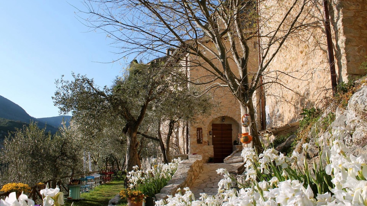 Precetto House | The Stone House in private medieval village