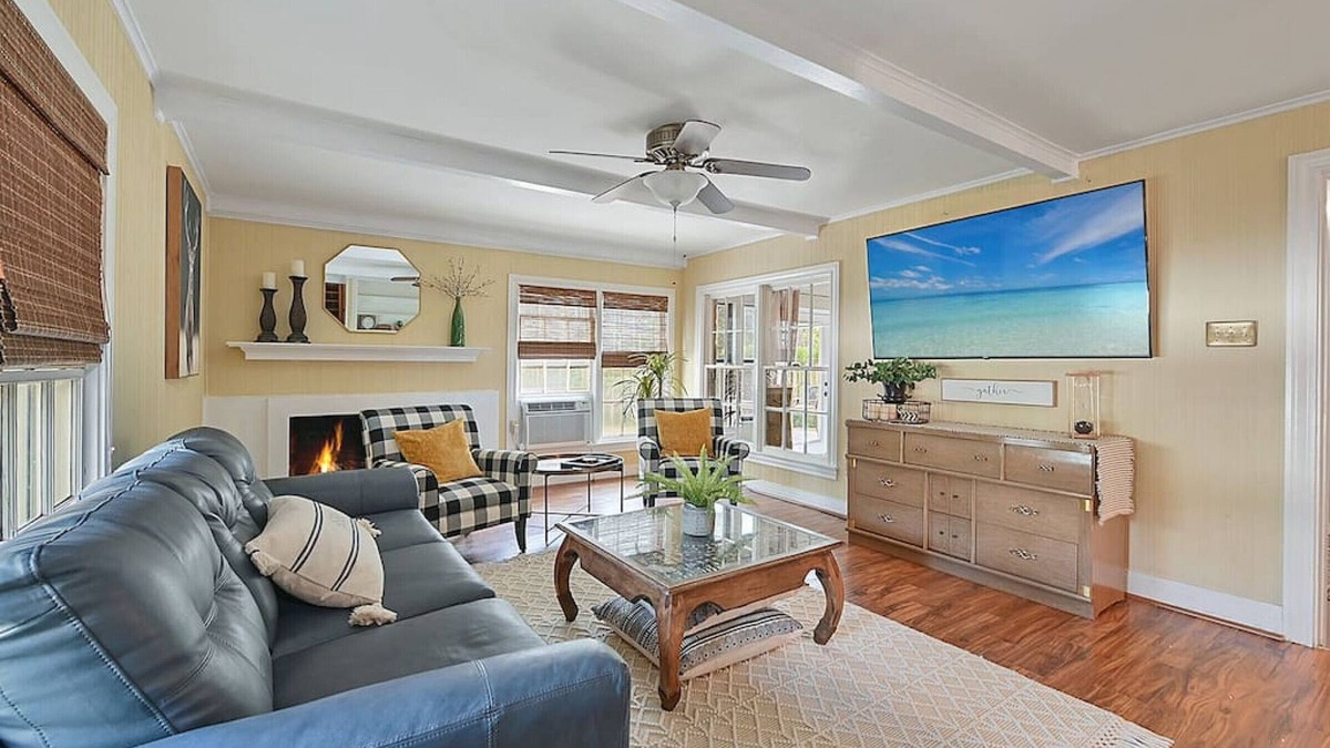 Downtown House | `The Stone House Stay` : 4 Bedroom Serenity Home
