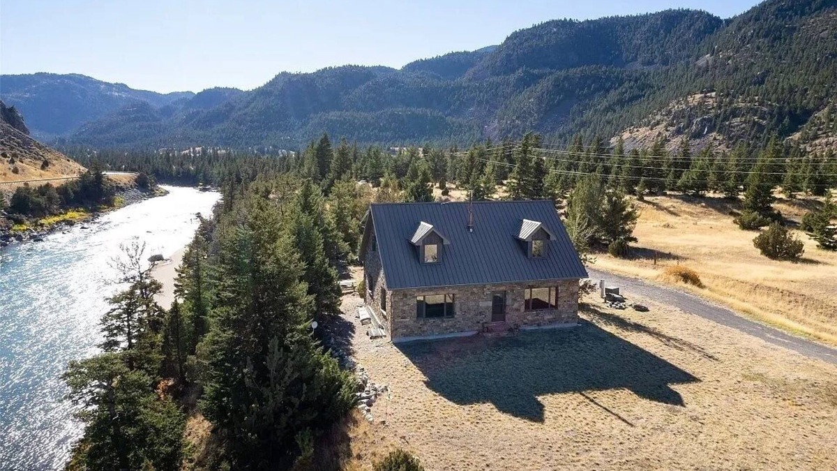 Emigrant House | The Stonefly House- 3 bed/2.5 bath custom stone home, Yellowstone River Front