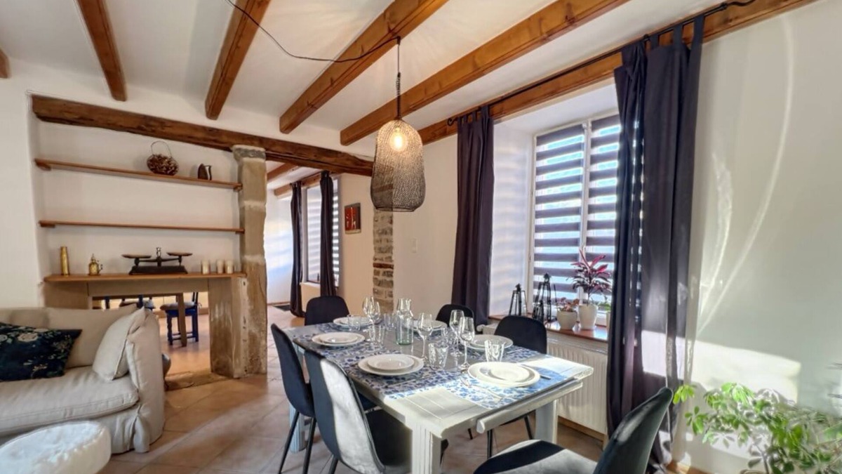 Oelleville House | The Stones of Happiness. Vacation with family and friends in our village house.