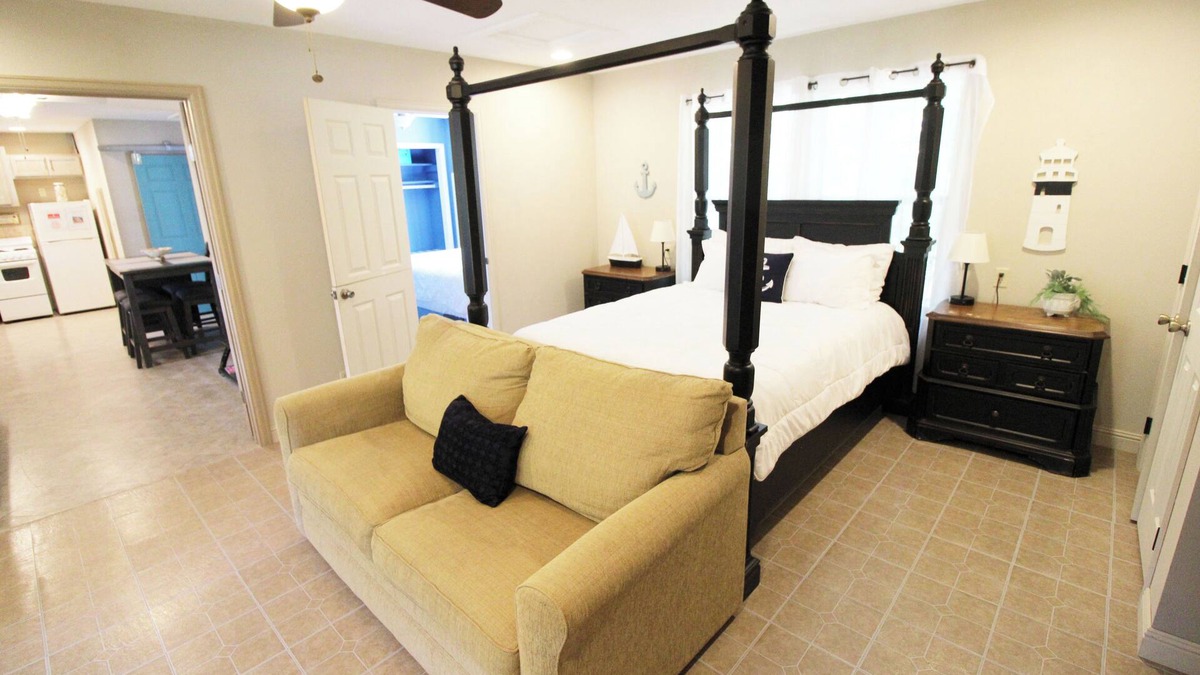 Vinita House | The Stowaway - Grand Lake home - Near cove with boat dock