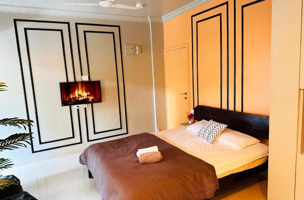 Mundhwa Apartment | The Studio: AC, WiFi, Smart Tv