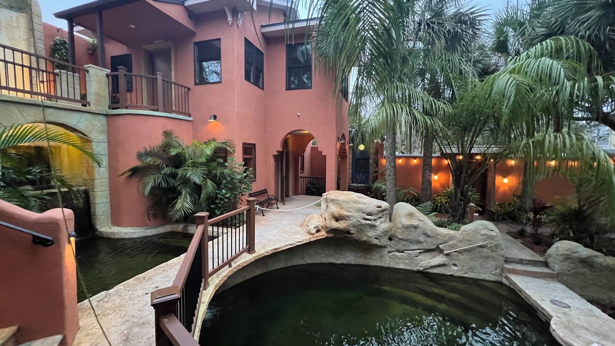 DeLand Apartment | The Studio at Casa Cascada. A ground floor apartment in a stunning oasis