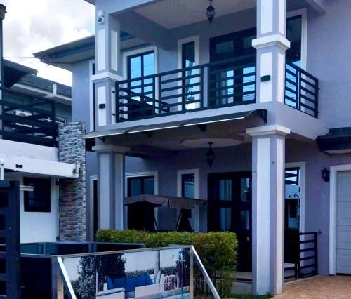 Claxton Bay Apartment | The Studio of Praise