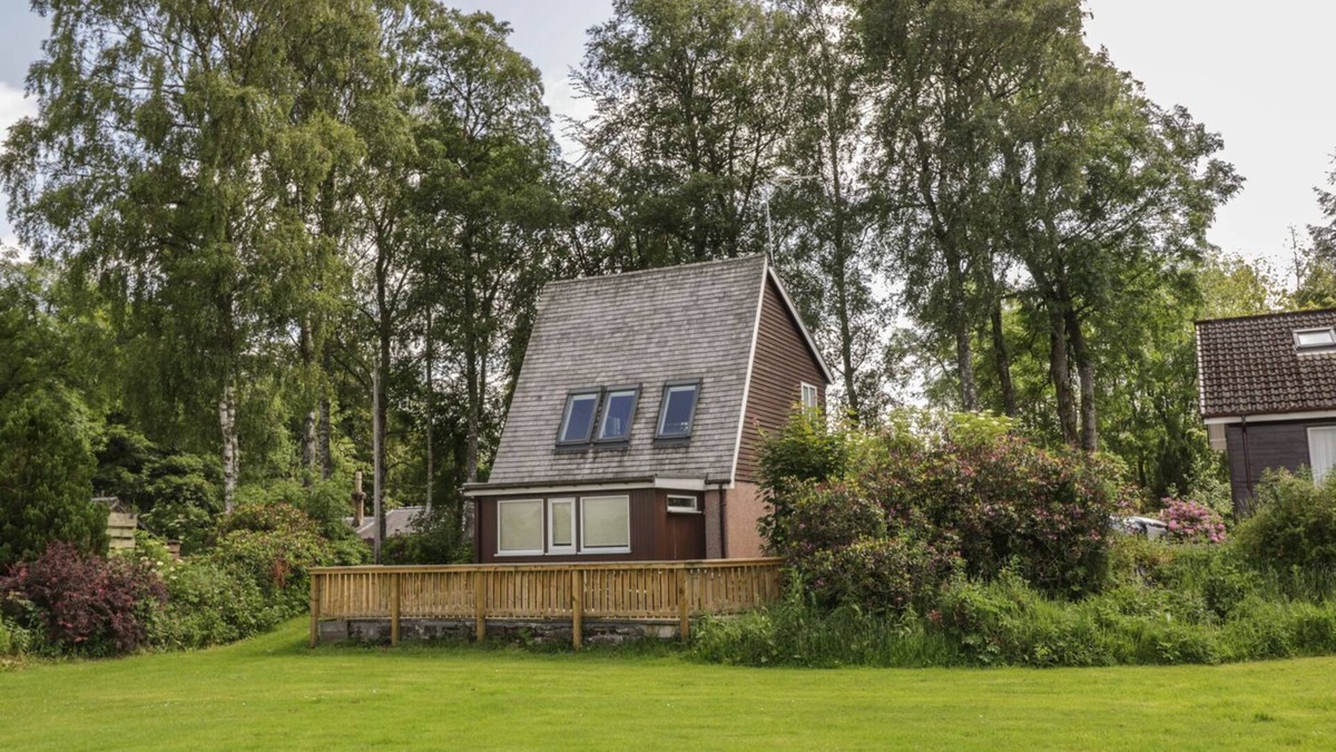 Kinbuck Cottage | THE STUDIO, romantic, with a garden in Dunblane