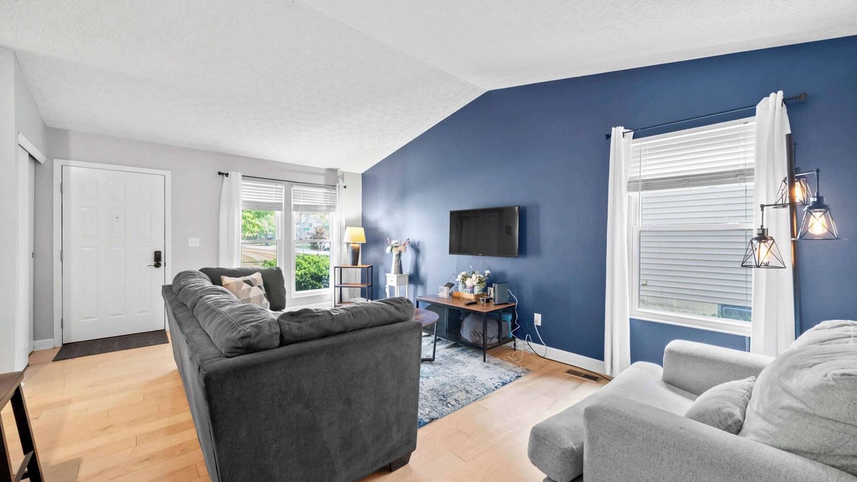Columbus House | The Suburban Nest – For 6!