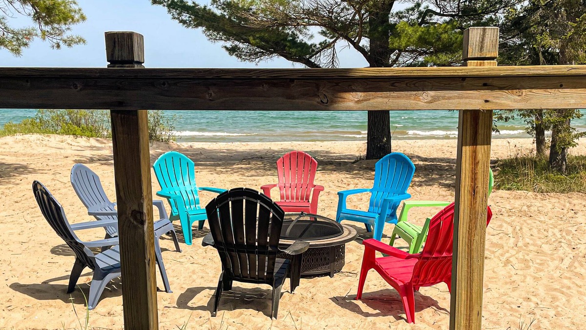Greenbush House | The sugar sand of Lake Huron is waiting for your family!