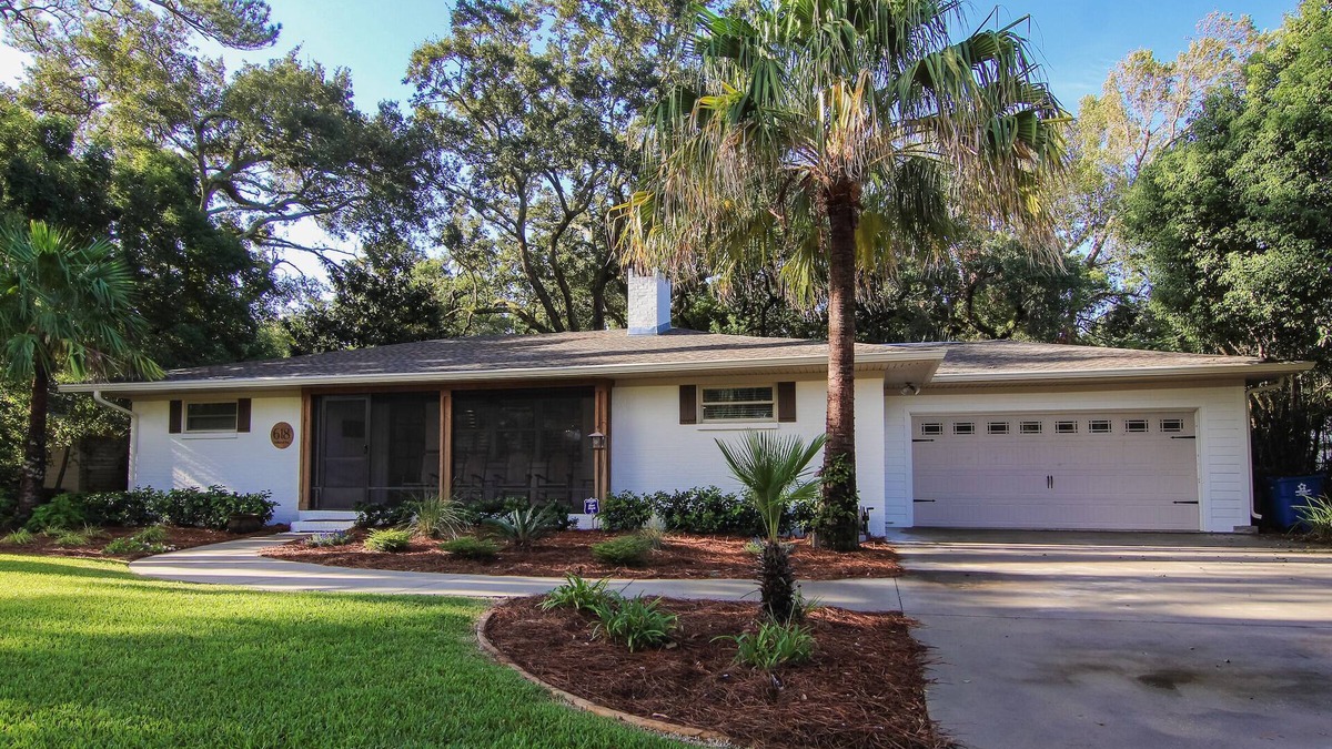 Saint Simons Island House | The SUGAR SHACK - Updated, Family-sized, Minutes to Pier, Village and Beach!