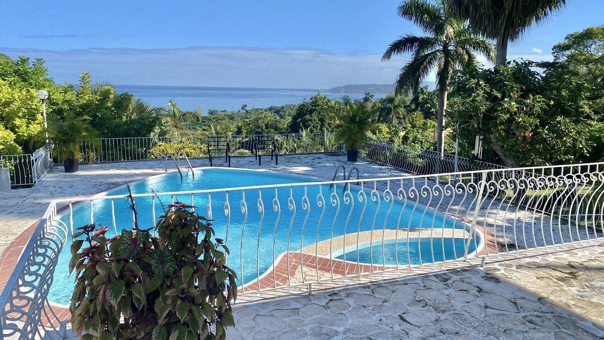 Montego Bay House | The Suite at Rhyne House/Montego Bay Book 0ne or more Bedrooms
