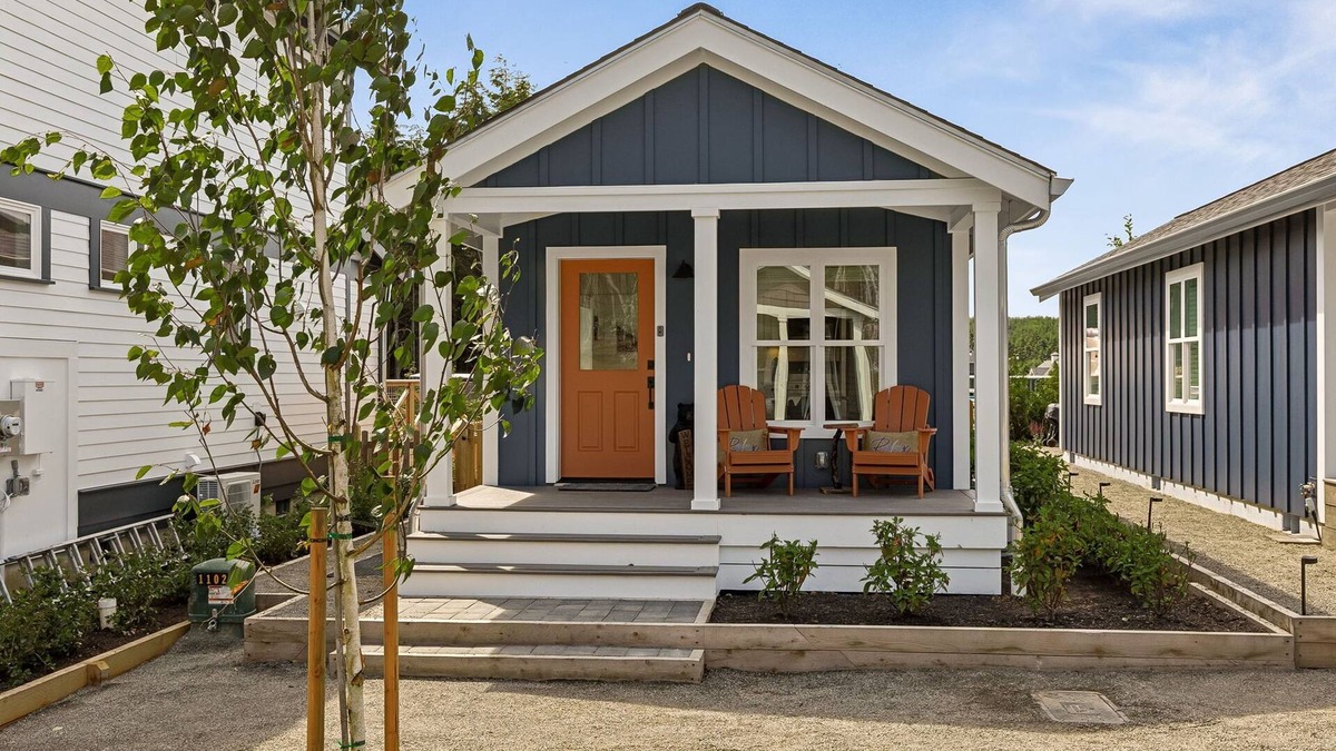 Pacific Beach House | The Suite Escape: Dog Friendly, Private Hot Tub