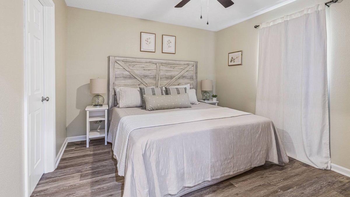 Sulphur Apartment | The Suite Spot 5 - minutes from casinos