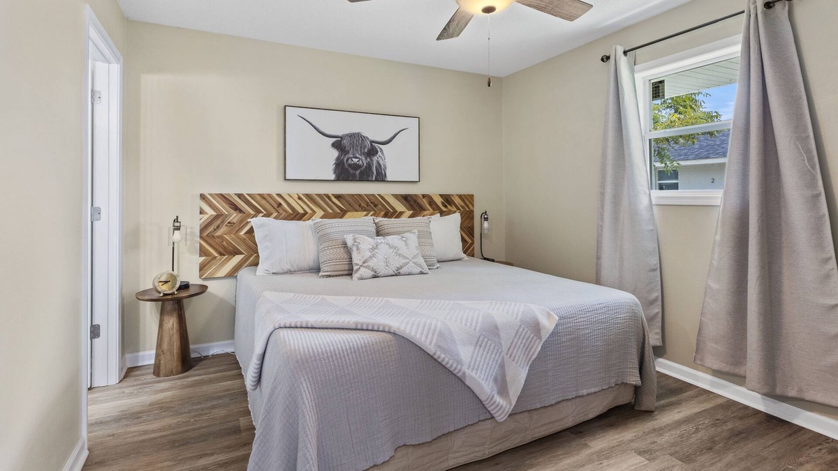 Sulphur Apartment | The Suite Spot 6 - minutes to casinos