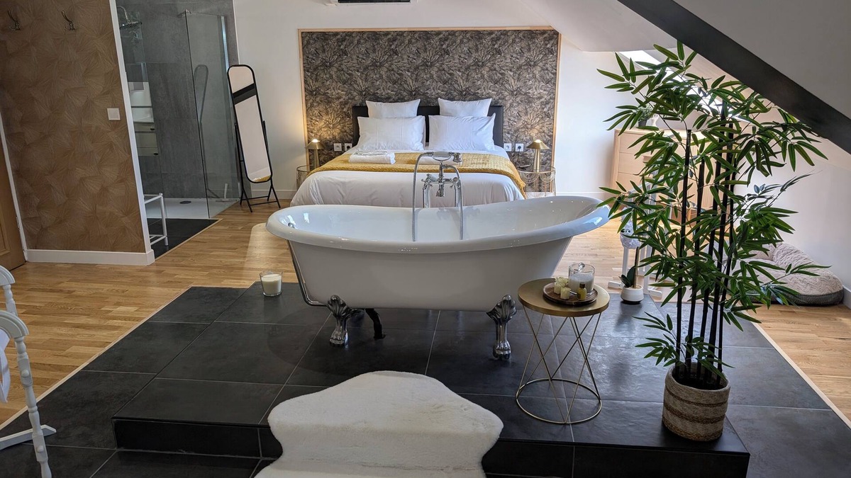 Montlucon Apartment | The Suite - Villa Valmy - Hypercentre - SNCF Train station