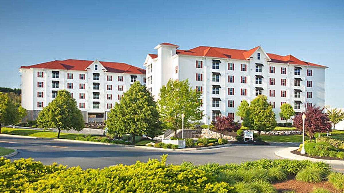 Hershey Resort | THE SUITES AT HERSHEY-A BLUEGREEN VACATION CLUB RESORT 2 BEDROOMS/2 BATHS UNIT