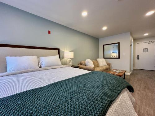 Killington House | The Suites Next Door - Studio at Killington Resort on the Bus Route - Summer Pool - 531