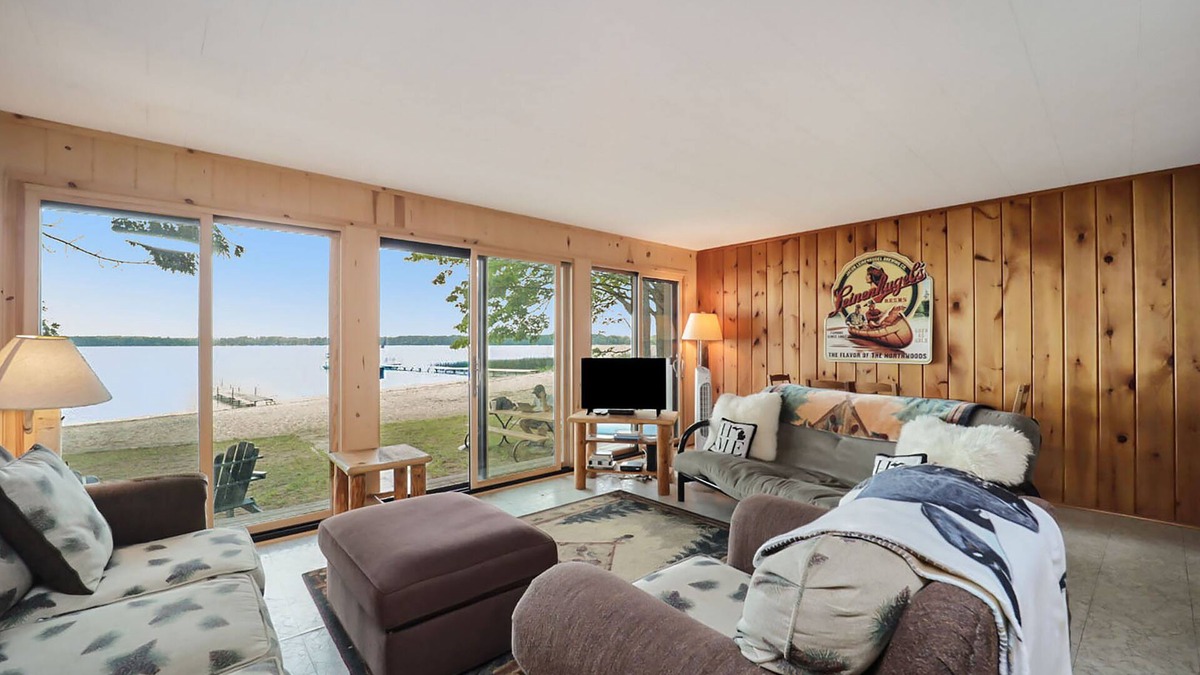 Interlochen House | The Summer Cabin | Lakefront house in Interlochen with private beach access