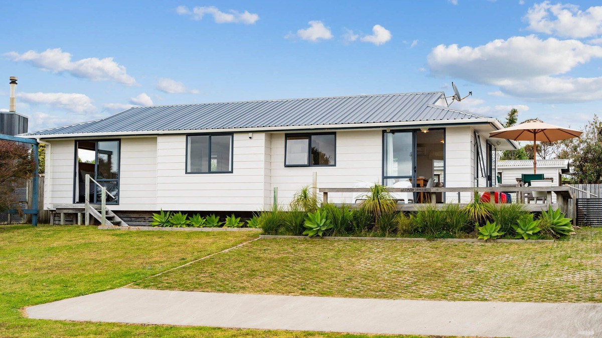 Omaha House | The Summer Pad - Omaha Holiday Home