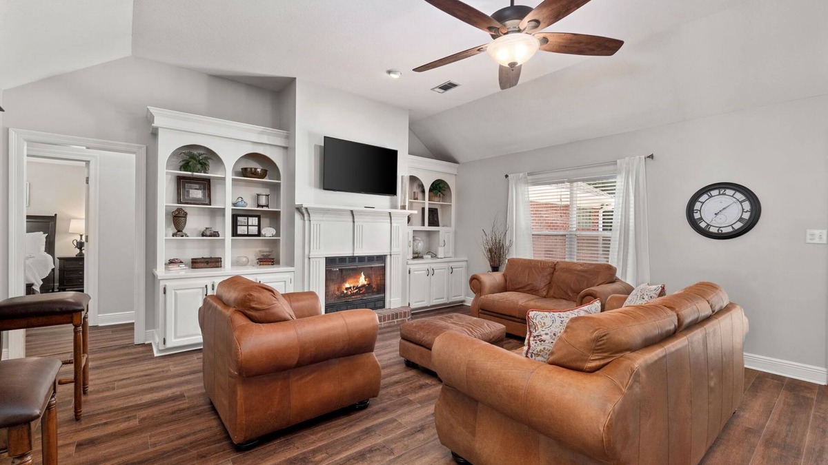 Hattiesburg House | The Summer Place House/4 Bed 2 Bath/The Perfect Home Away From Home
