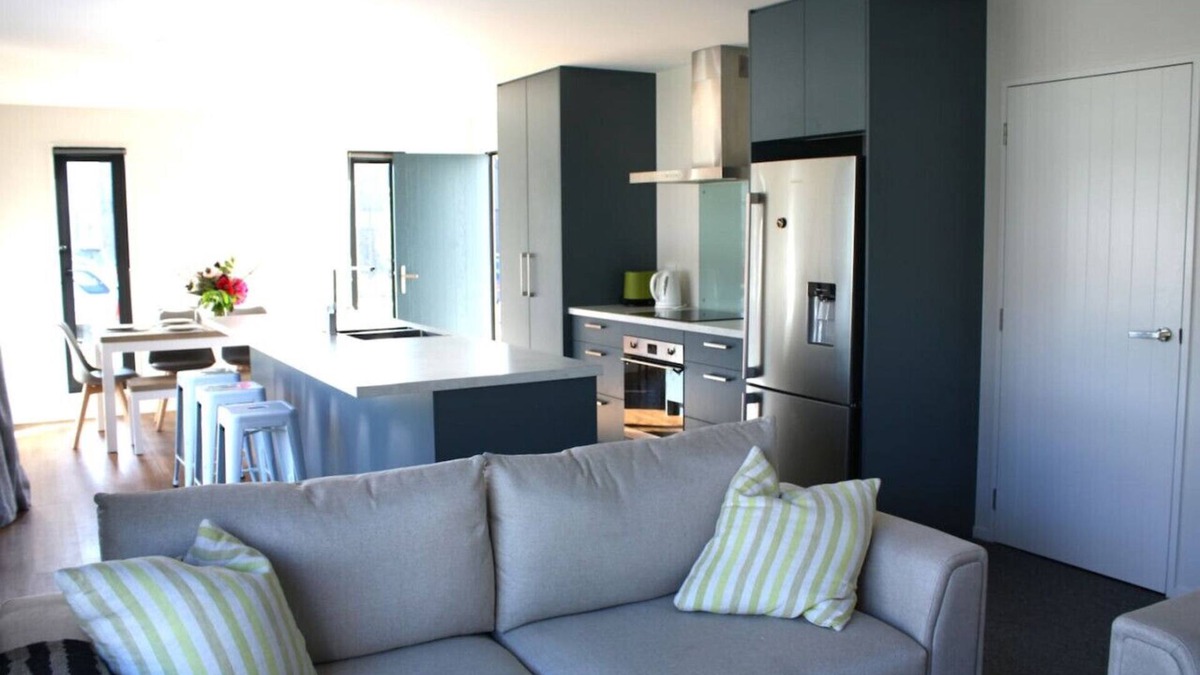 Wanaka House | The Sun Catcher located in North Lake