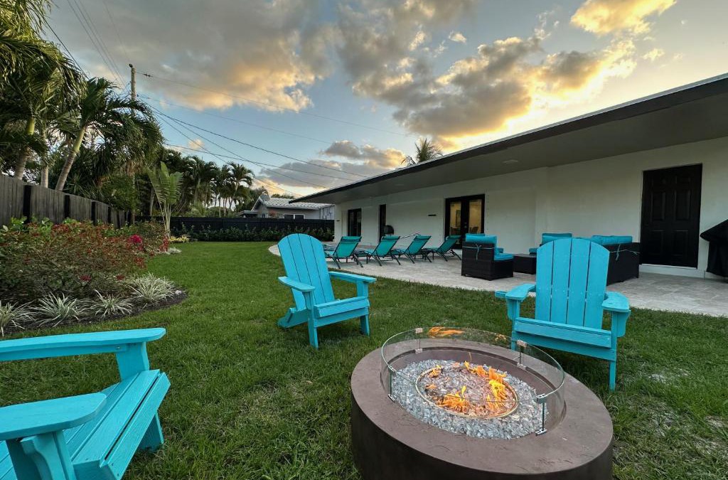 Survey Creek House | The Sun House - 3 Bed, 2 Bath, Private Pool, Fire Pit, Huge Backyard