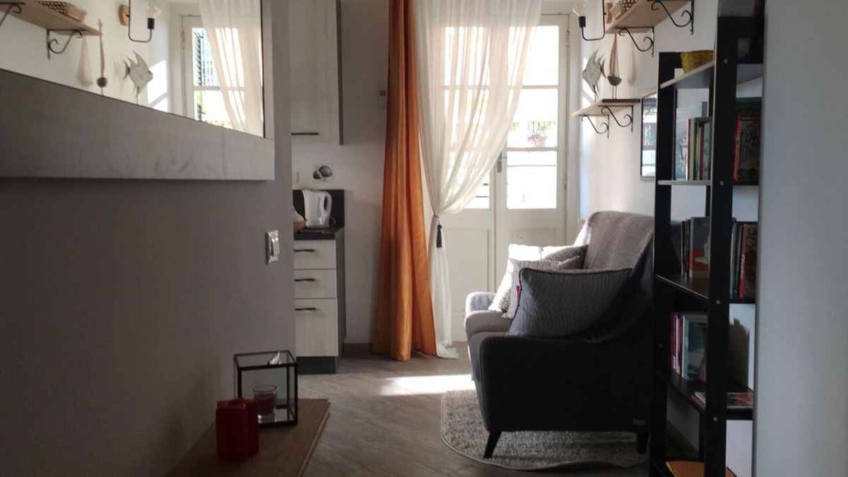 San Fruttuoso Apartment | THE SUN IN THE BOROUGH - BRIGHT APARTMENT IN CHARACTERISTIC BOROUGH OF GENOVA