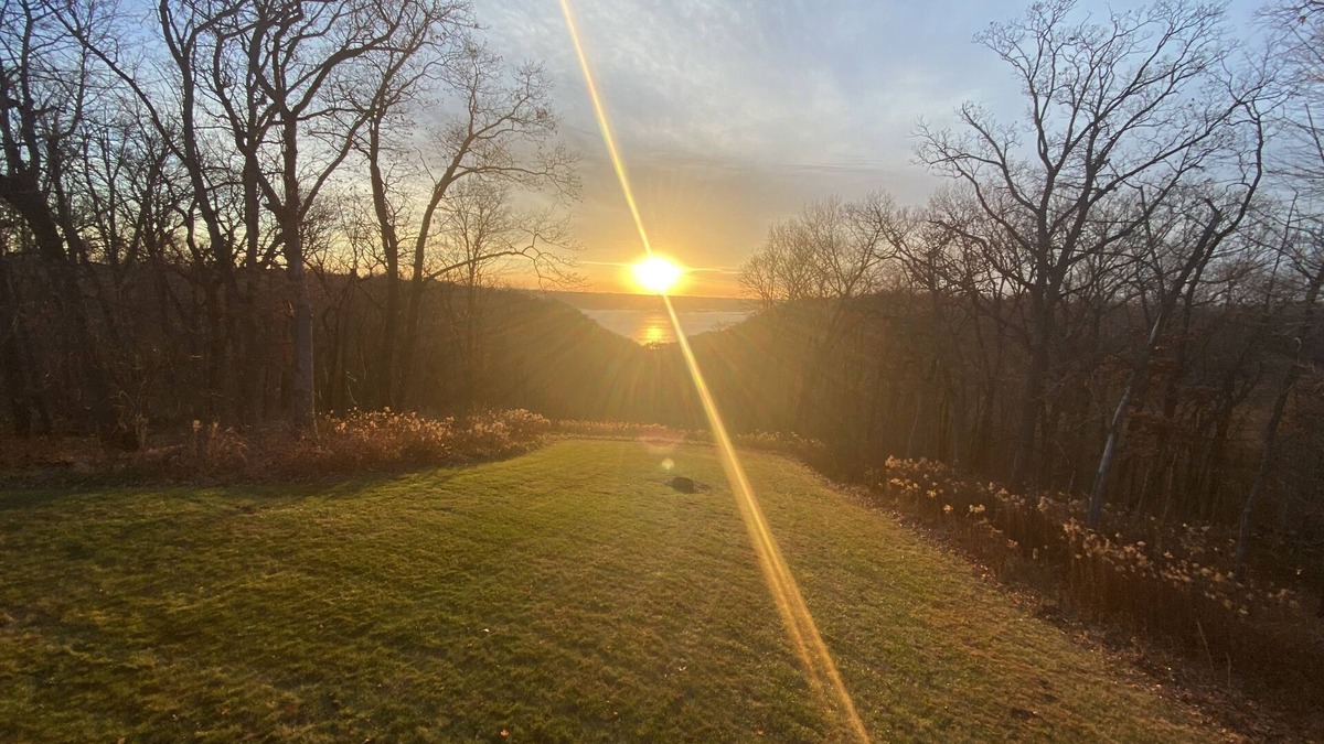 Ferryville Cabin | The Sun Set River View, Luxury, private, amazing views of River with Hot Tub