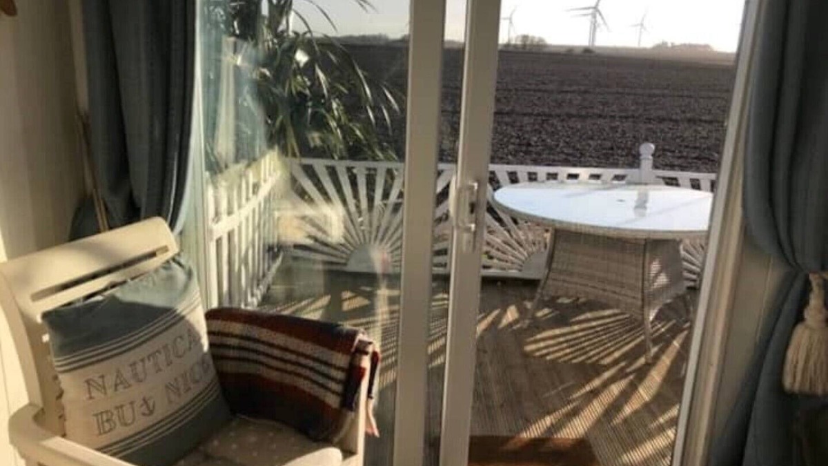 Bridlington Ski Chalet | The Sun Trap Chalet @ Bridlington's Bed & Bowl Beach Breaks