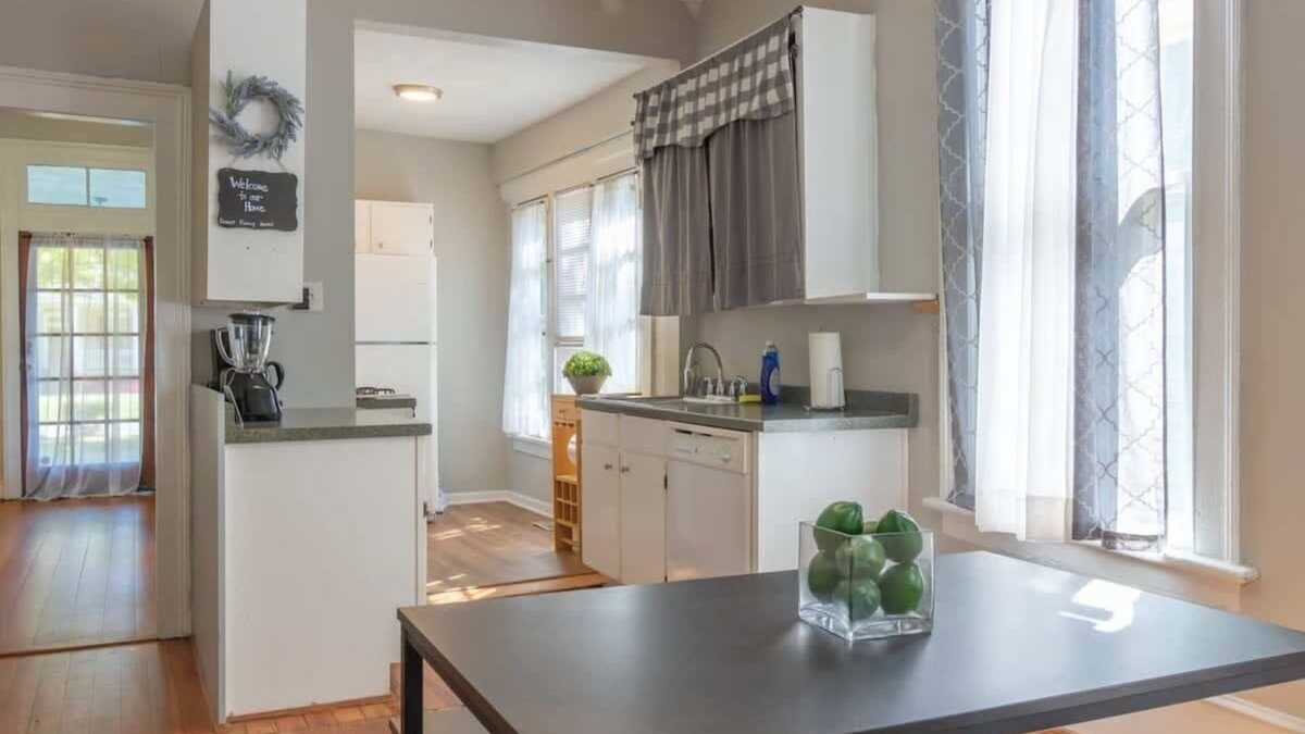 Columbus Apartment | The Sunny Southern Manse Front Unit Walk Downtown