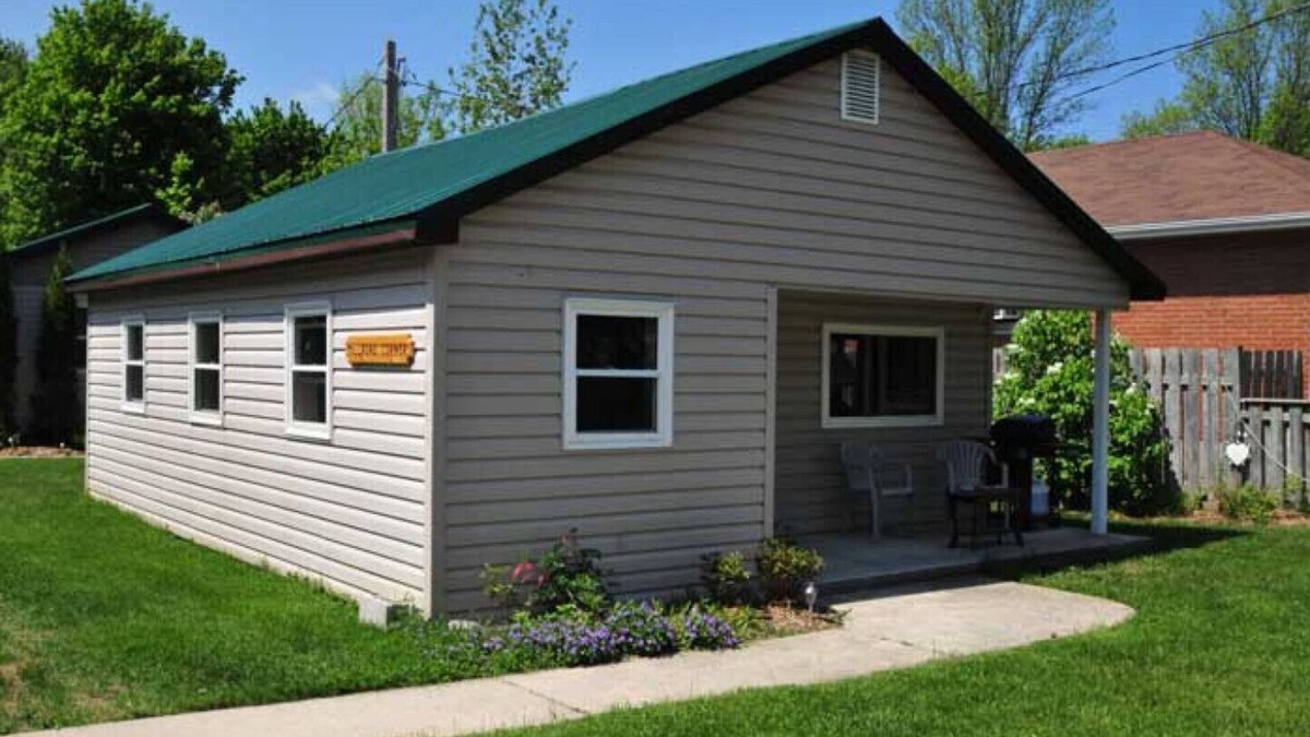 Port Elgin House | The Sunset Cottage Park Port Elgin - Cottage #1 - Mill Road Corner