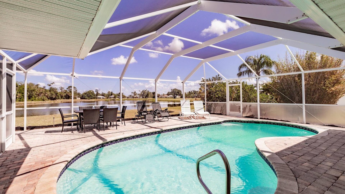 Deep Creek House | The Sunset Lake House/heated pool/pool table/4 bed/2 bath