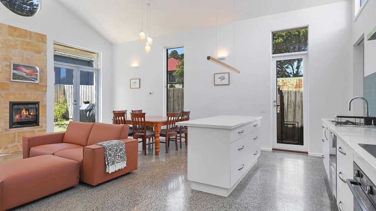 Warrnambool House | The Sunshine House - Nestled in the heart of the city.