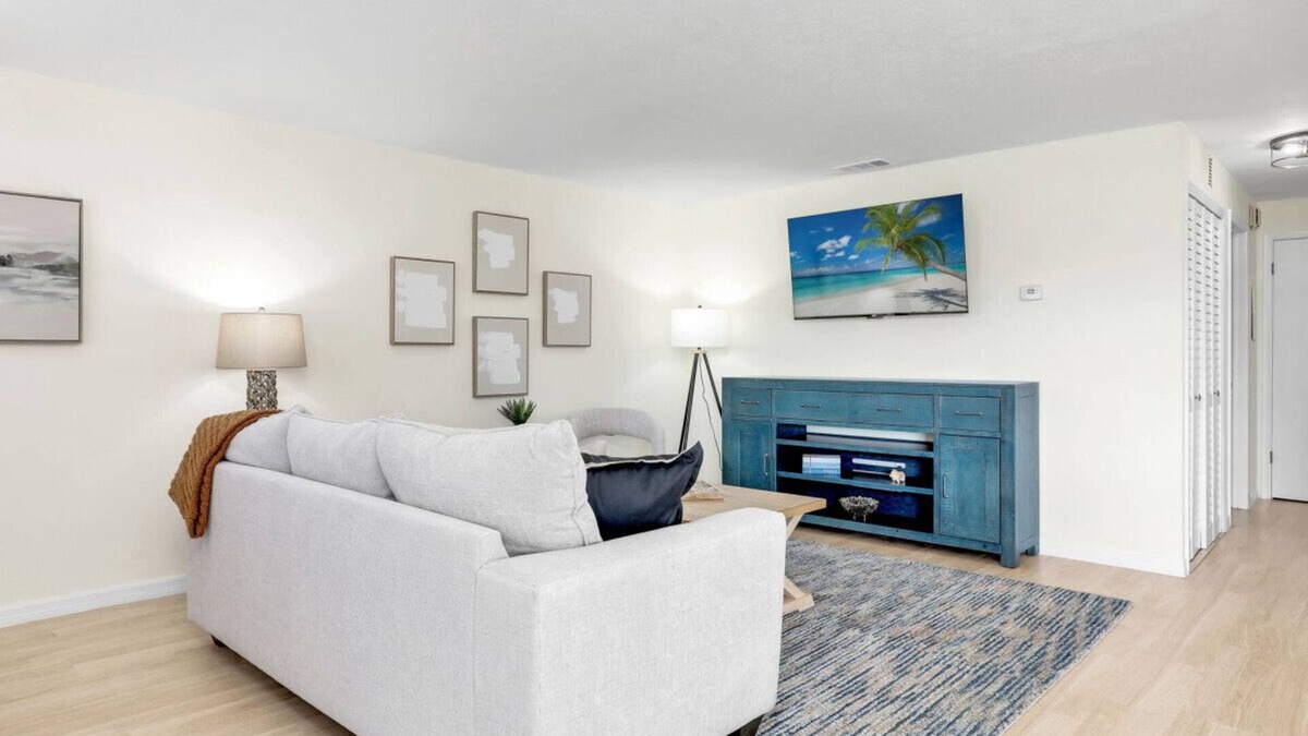 Cypress Lake Apartment | The Sunshine Suite - Ft Myers