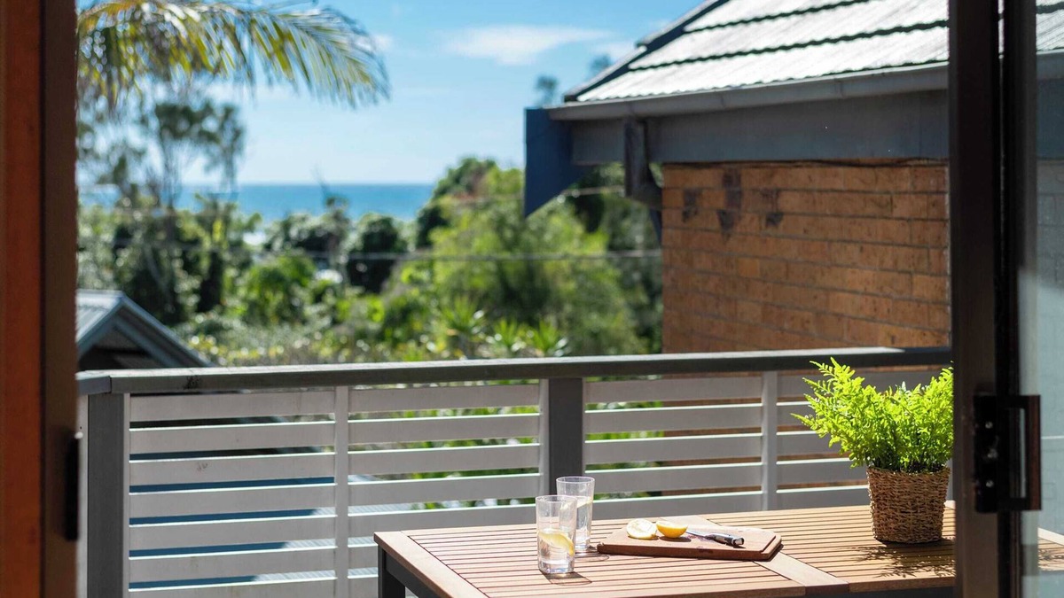 Angourie Apartment | The Surf Pad - Oceanstays - Pet Friendly