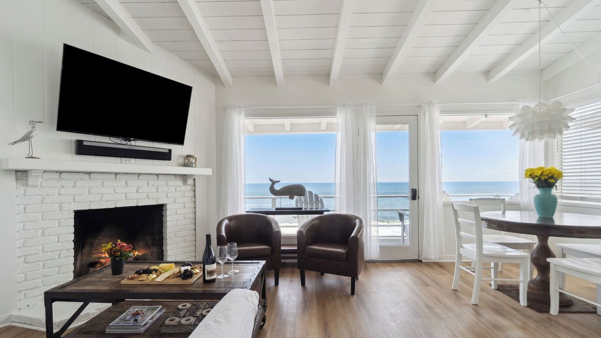Eastern Malibu House | The Surfrider Bungalow on Carbon Beach