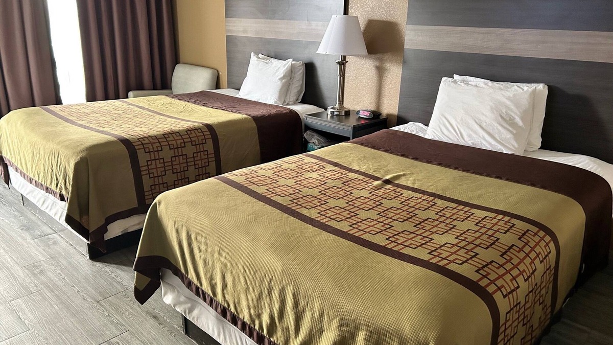 Caldwell Hotel | The Surrey Inn