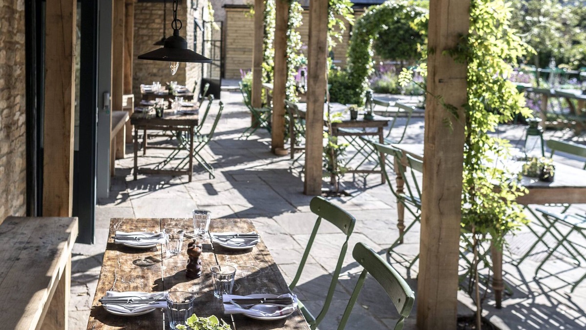Ascott-under-Wychwood Hotel | The Swan Inn