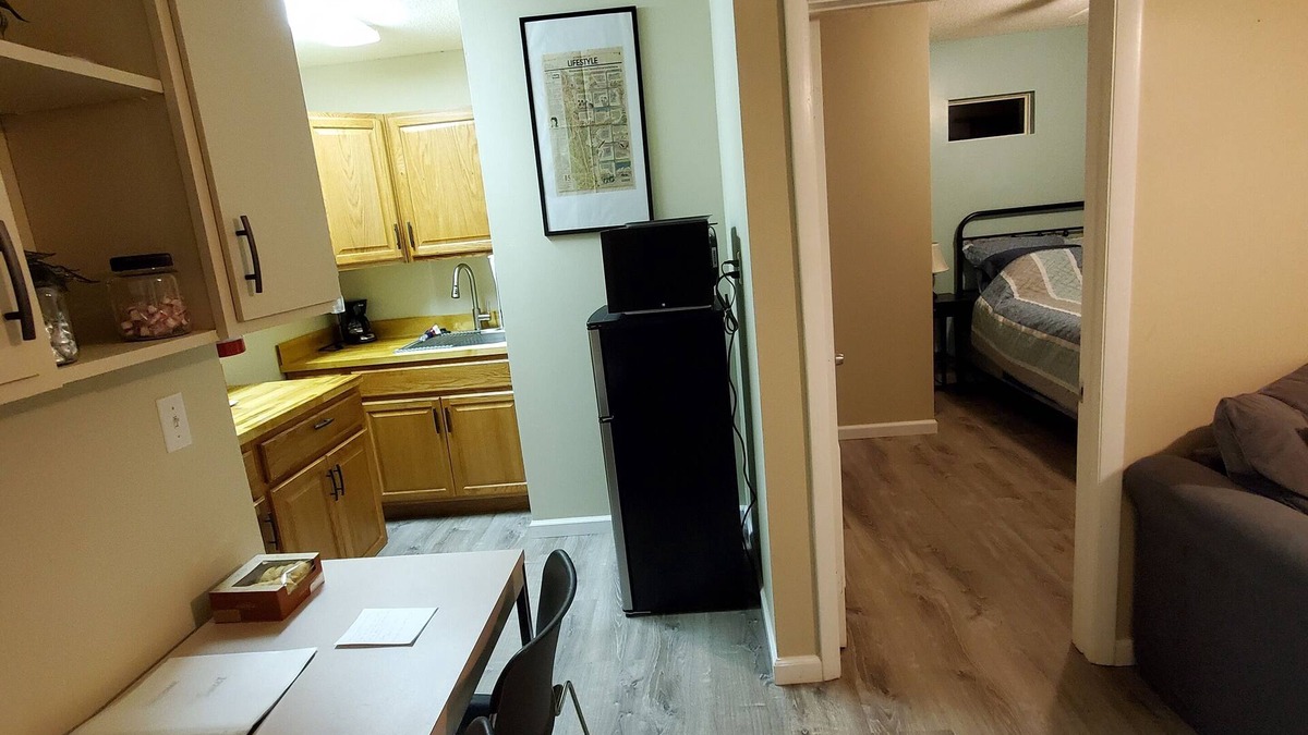 Beacon Hills and Harbour Apartment | "the Sweet", close to downtown, beaches, parks, colleges, airports & hospitals.