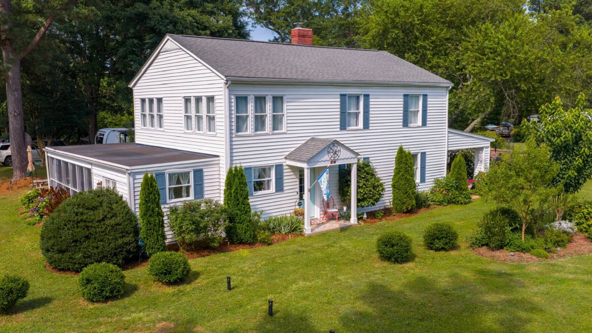 Deltaville House | The Sweet Suite Escape: Luxury Comfort, Stunning Views, and Private River Access