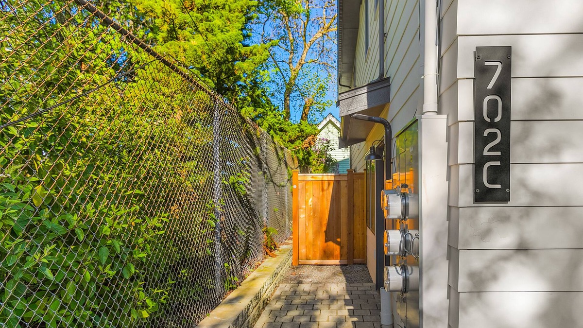 Minor Apartment | The Sweetest Hill - 81 Walkscore