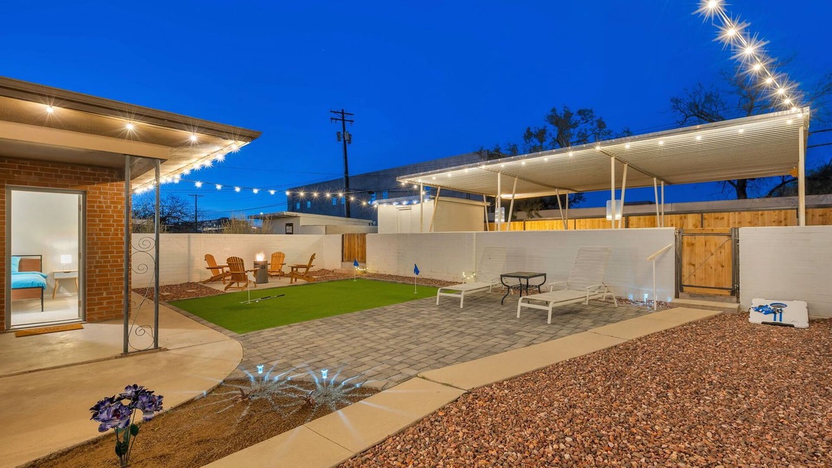 Rincon Heights House | The Swing by Velo Sum