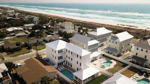 Bid-a-wee Beach Villa | The Taj Of The Gulf! Luxury Beach Mansion! Sleeps 37, private pool & hot tub, putting golf