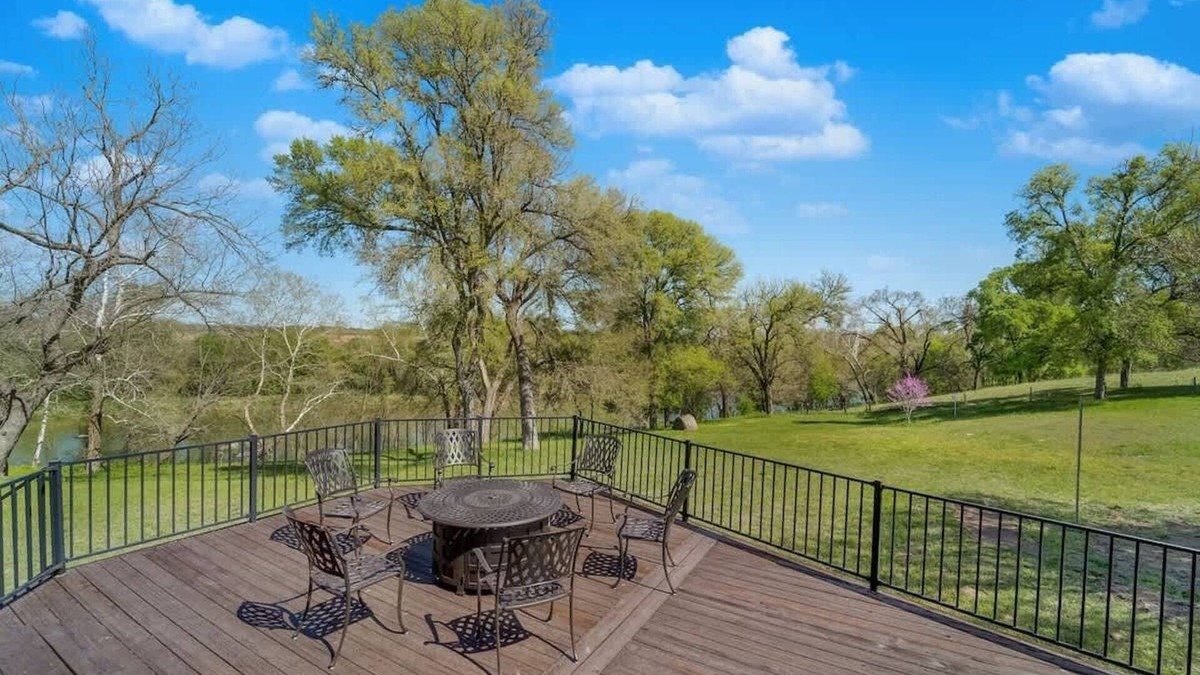 Bastrop House | The Tarcoola Ranch Su