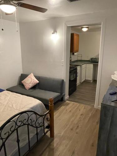 Garfield House | THE TAYLOR 1 BEDROOM GUEST HOUSE FULL KITCHEN and PRIVATE GATED YARD ARTS RooSEVELT ROW CONVENTION CENTER STADIUMS ASU DOWNTOWN PHOENIX