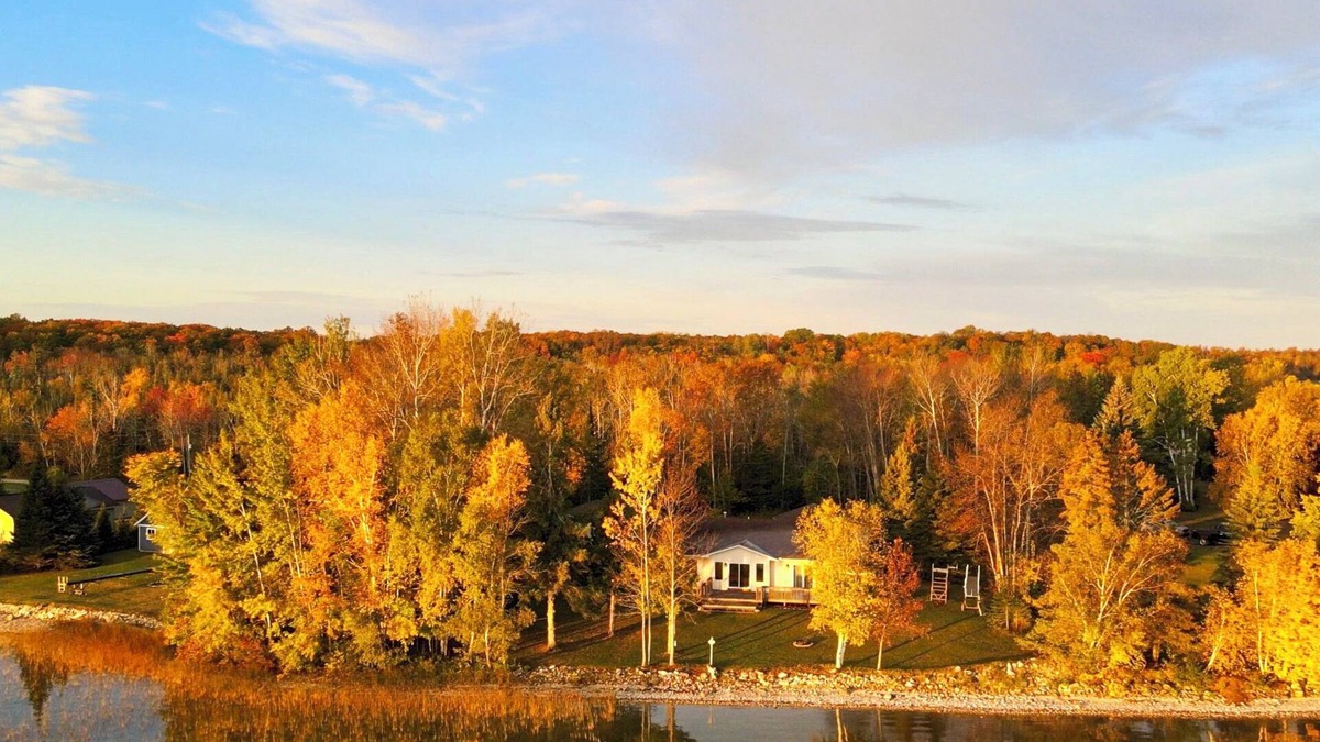 Germfask House | The Taylor Cottage: Most Breath-Taking View On The Lake